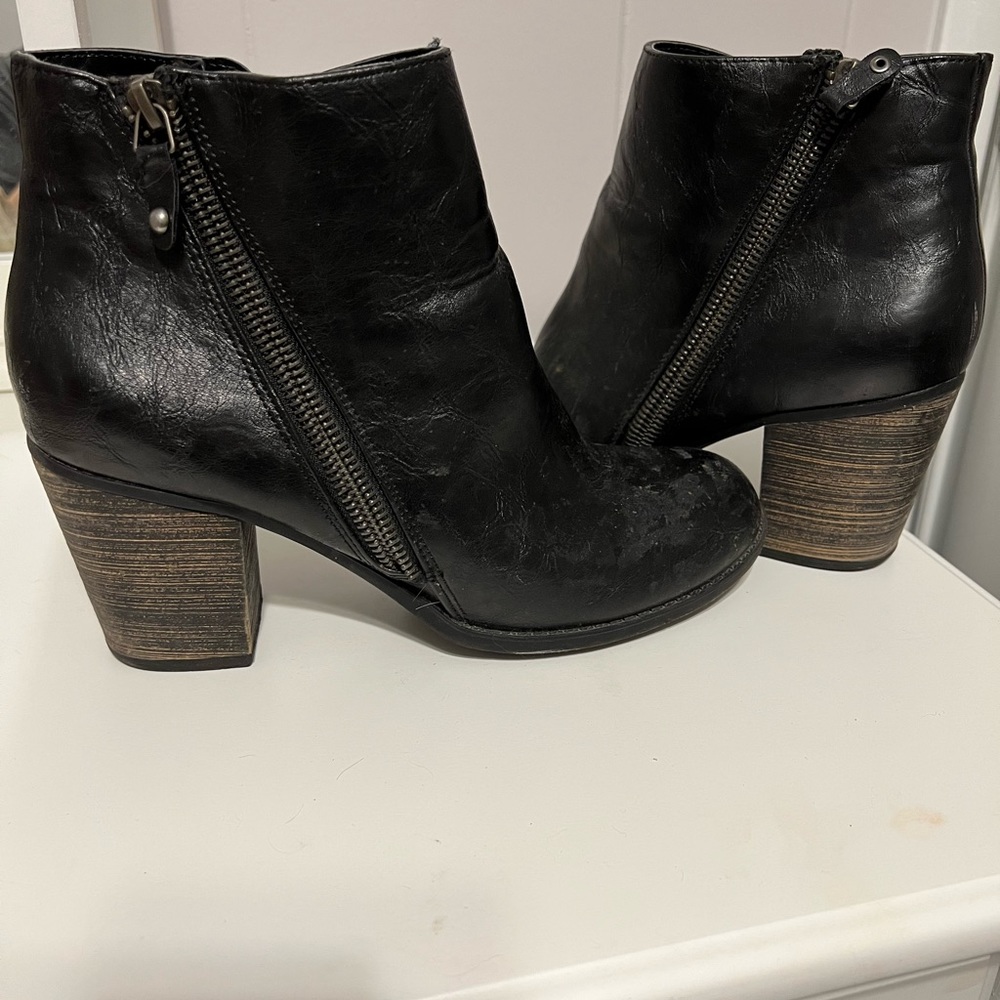 Diba black booties